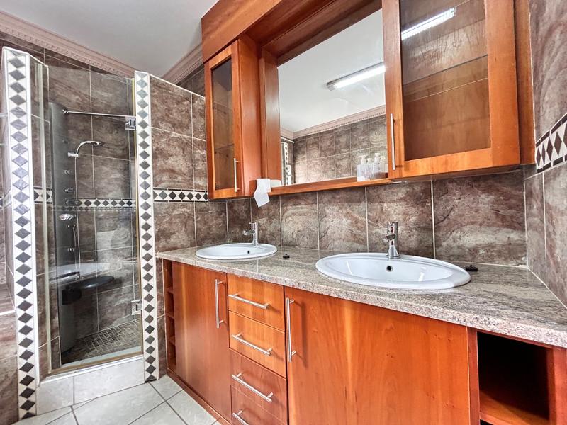 5 Bedroom Property for Sale in Birdwood Estate North West